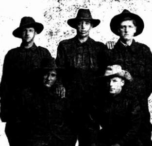 5 West Australians in France( l-r) P.Kingsbury, A. Allen.W.L. Bile Wm Blaikie, Walter Blaikie. Photo source Swan Express 9.3.1917 p5