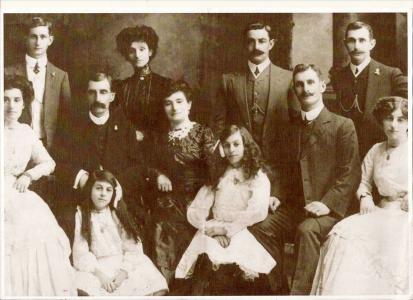 Colley family L-R  R3 Arthur, Vivien, Albert, Rueben Harold. R2 Violet, Edward, Elizabeth, Leon, Laura. R1, Lillian, Nellie. Donor Colley family, photograph reproduced with  permission of MLS 3.10.2014