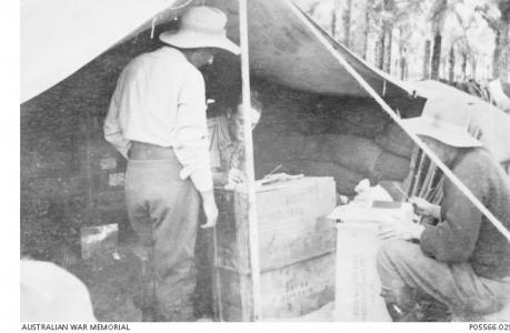 Cptn. H. W. Harper paying feluice to Driver L. Corbett 1917. Photo AWM P05566029