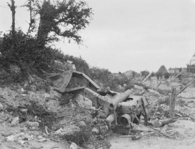 Damaged Gun after Battle at Noreuil 1916. Photographer unknown, photograph source AWM E01022