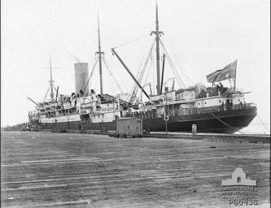 HMAT &#039;Hororata&#039;  at Port Melbourne 1915. Photographer unknown, photograph source AWM  PB0438