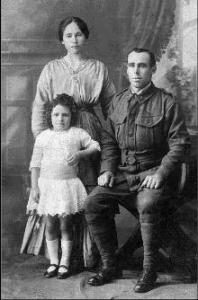 Henry Varcoe Pearce with wife Florence and daughter Lois 1915. Photographer unknown, photograph  source C.Riley