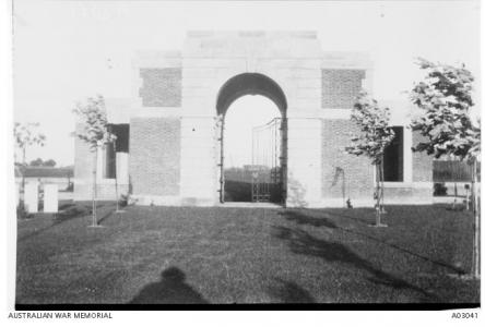 Lijssenthoek Cemetery, Flanders , Belgium with graves of 1128 Australian Soldiers. Photographer unknown, photograph source AWM A03041