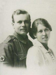 MOORE Ivy & Ross circa 1915. Photgraph sourced and reproduced with permission of the Moore family